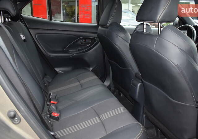 Зеленый Тойота Yaris Cross, объемом двигателя 1.49 л и пробегом 14 тыс. км за 30300 $, фото 6 на Automoto.ua