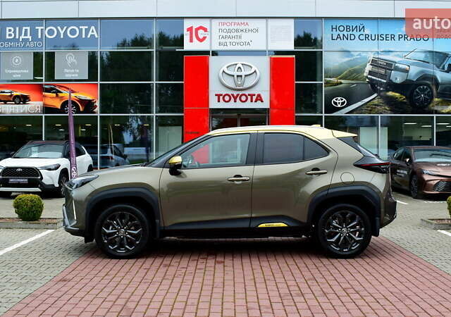 Зеленый Тойота Yaris Cross, объемом двигателя 1.49 л и пробегом 14 тыс. км за 30300 $, фото 2 на Automoto.ua