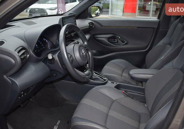 Зеленый Тойота Yaris Cross, объемом двигателя 1.49 л и пробегом 14 тыс. км за 30300 $, фото 11 на Automoto.ua