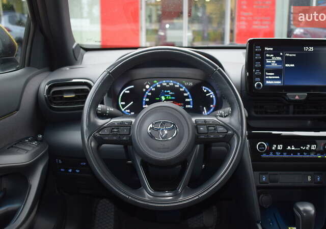 Зеленый Тойота Yaris Cross, объемом двигателя 1.49 л и пробегом 14 тыс. км за 30300 $, фото 12 на Automoto.ua