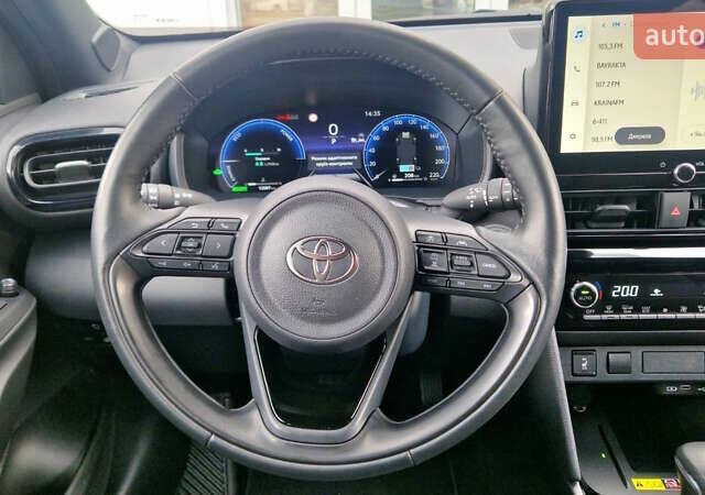Зеленый Тойота Yaris Cross, объемом двигателя 1.49 л и пробегом 12 тыс. км за 31416 $, фото 8 на Automoto.ua
