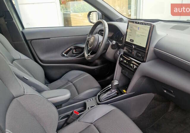 Зеленый Тойота Yaris Cross, объемом двигателя 1.49 л и пробегом 12 тыс. км за 31416 $, фото 5 на Automoto.ua