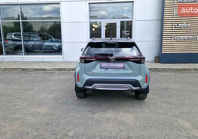 Зеленый Тойота Yaris Cross, объемом двигателя 1.49 л и пробегом 12 тыс. км за 31416 $, фото 3 на Automoto.ua