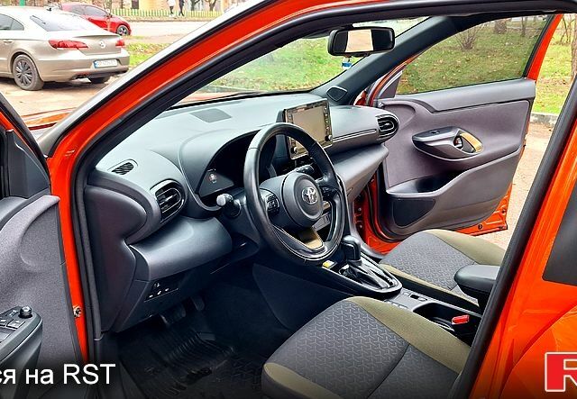 Оранжевый Тойота Yaris Cross, объемом двигателя 1.5 л и пробегом 62 тыс. км за 23999 $, фото 4 на Automoto.ua