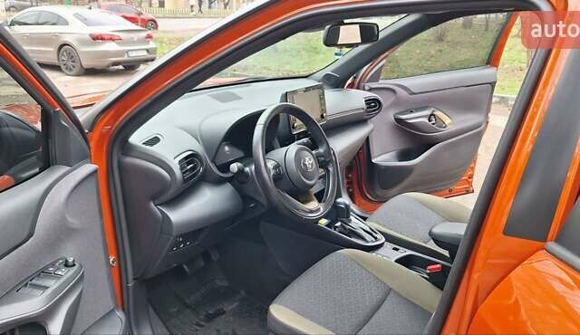 Оранжевый Тойота Yaris Cross, объемом двигателя 1.49 л и пробегом 62 тыс. км за 23999 $, фото 7 на Automoto.ua