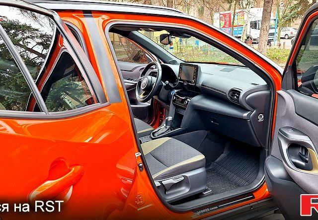 Оранжевый Тойота Yaris Cross, объемом двигателя 1.5 л и пробегом 62 тыс. км за 23999 $, фото 6 на Automoto.ua