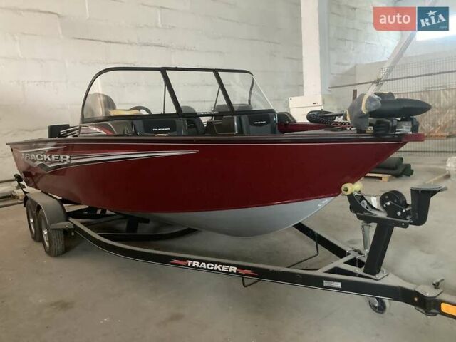 Червоний лодка Трекер Паті Барж, об'ємом двигуна 3 л та пробігом 0 тис. км за 55000 $, фото 19 на Automoto.ua