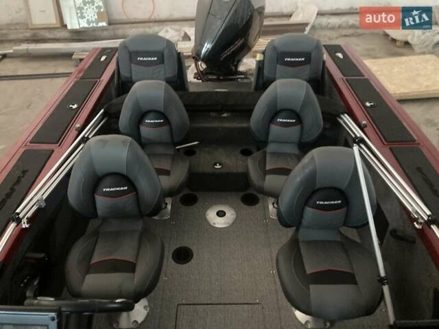 Червоний лодка Трекер Паті Барж, об'ємом двигуна 3 л та пробігом 0 тис. км за 55000 $, фото 2 на Automoto.ua