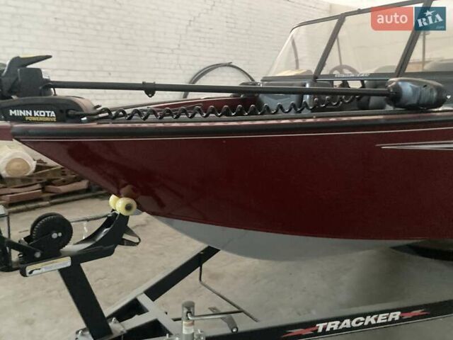 Червоний лодка Трекер Паті Барж, об'ємом двигуна 3 л та пробігом 0 тис. км за 55000 $, фото 18 на Automoto.ua