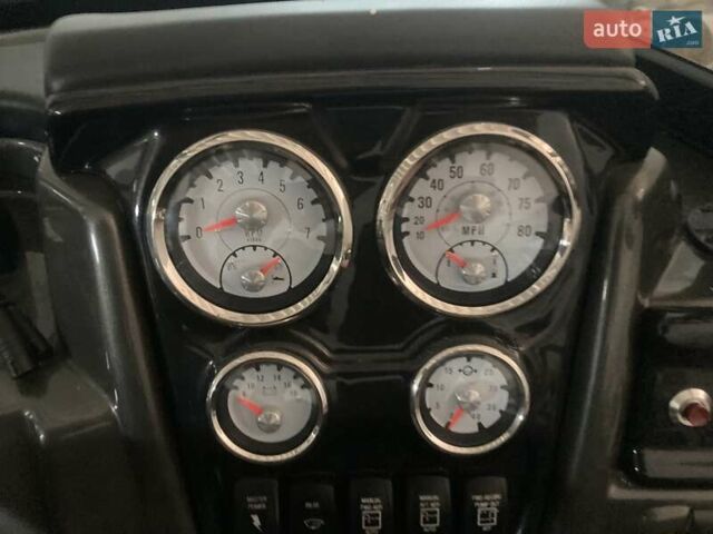 Червоний лодка Трекер Паті Барж, об'ємом двигуна 3 л та пробігом 0 тис. км за 55000 $, фото 6 на Automoto.ua