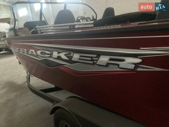 Червоний лодка Трекер Паті Барж, об'ємом двигуна 3 л та пробігом 0 тис. км за 55000 $, фото 15 на Automoto.ua