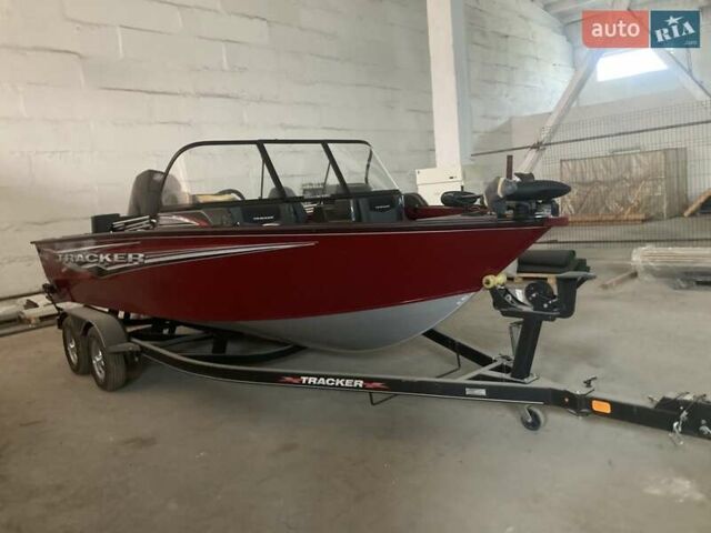 Червоний лодка Трекер Паті Барж, об'ємом двигуна 3 л та пробігом 0 тис. км за 55000 $, фото 20 на Automoto.ua