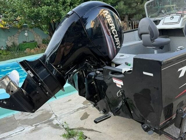 лодка Трекер Pro Guide, об'ємом двигуна 0 л та пробігом 0 тис. км за 40000 $, фото 1 на Automoto.ua