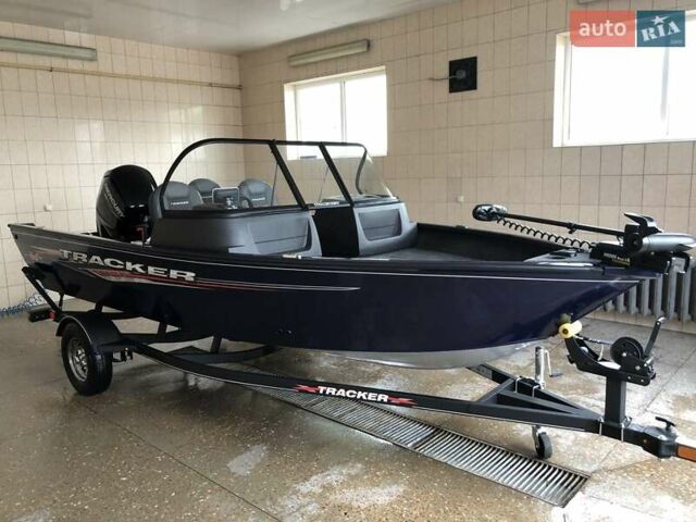 Синій лодка Трекер Pro Guide, об'ємом двигуна 0 л та пробігом 5 тис. км за 51500 $, фото 2 на Automoto.ua