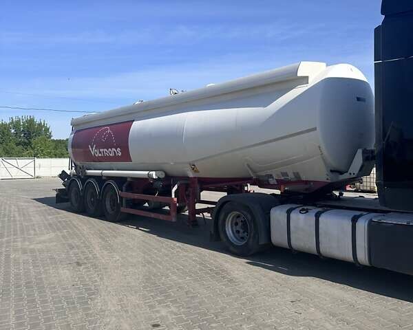 Красный Трейлор ЛТД, объемом двигателя 0 л и пробегом 200 тыс. км за 21000 $, фото 5 на Automoto.ua