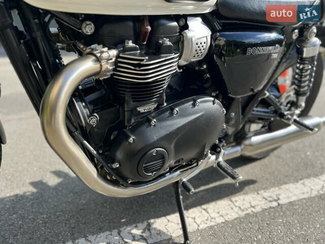 Черный Триумф Бонневиль, объемом двигателя 0.9 л и пробегом 1 тыс. км за 10900 $, фото 52 на Automoto.ua