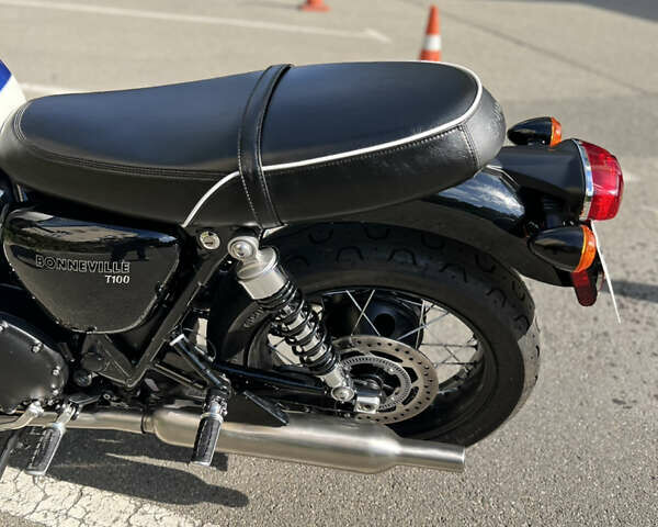 Черный Триумф Бонневиль, объемом двигателя 0.9 л и пробегом 1 тыс. км за 10900 $, фото 16 на Automoto.ua