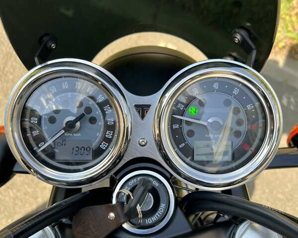 Черный Триумф Бонневиль, объемом двигателя 0.9 л и пробегом 1 тыс. км за 10900 $, фото 65 на Automoto.ua