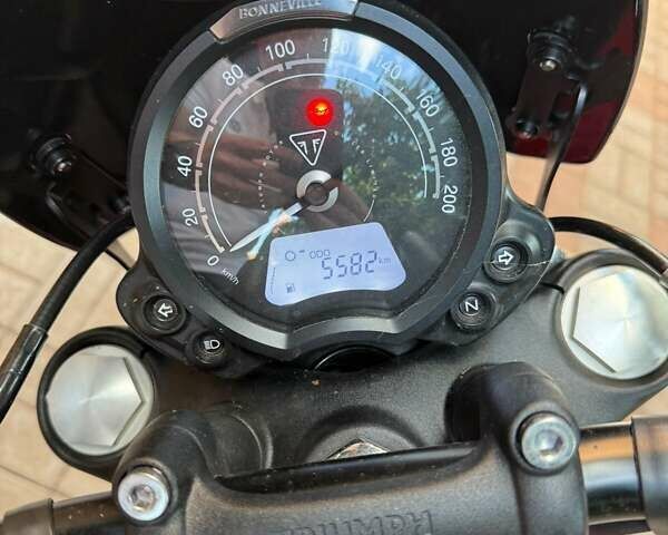 Триумф Бонневиль 2022 в Кривом Роге на Automoto.ua Красный Триумф Бонневиль, объемом двигателя 1.2 л и пробегом 6 тыс. км за 18000 $, фото 2 на Automoto.ua