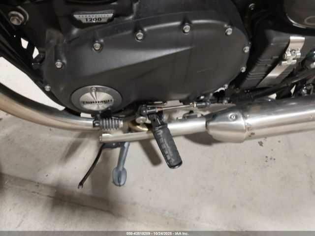 Триумф Бонневиль, объемом двигателя 1.2 л и пробегом 0 тыс. км за 2500 $, фото 13 на Automoto.ua