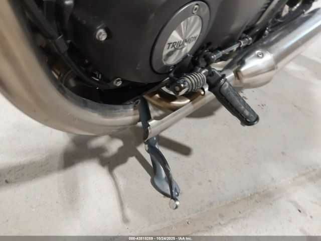 Триумф Бонневиль, объемом двигателя 1.2 л и пробегом 0 тыс. км за 2500 $, фото 15 на Automoto.ua