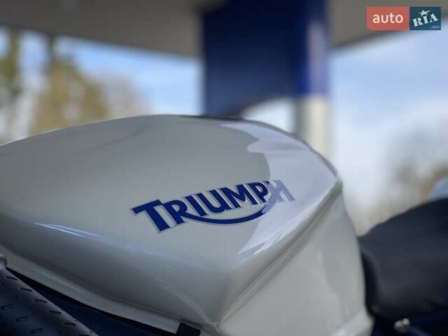 Белый Триумф Дайтона, объемом двигателя 0.68 л и пробегом 25 тыс. км за 6500 $, фото 10 на Automoto.ua