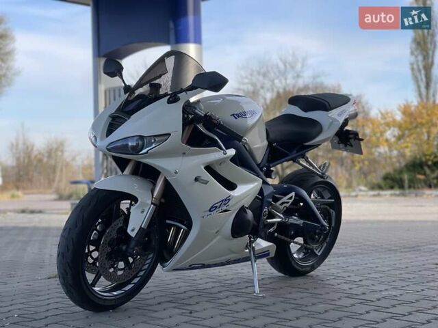 Белый Триумф Дайтона, объемом двигателя 0.68 л и пробегом 25 тыс. км за 6500 $, фото 2 на Automoto.ua