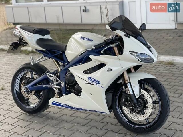 Белый Триумф Дайтона, объемом двигателя 0.68 л и пробегом 25 тыс. км за 6500 $, фото 8 на Automoto.ua