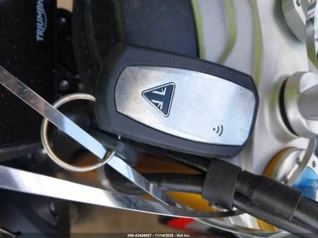 Триумф Спид Трипл, объемом двигателя 1.2 л и пробегом 0 тыс. км за 5500 $, фото 8 на Automoto.ua