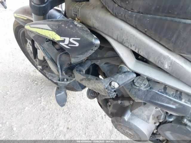 Тріумф Стріт Тріпл, об'ємом двигуна 0.77 л та пробігом 0 тис. км за 2100 $, фото 6 на Automoto.ua