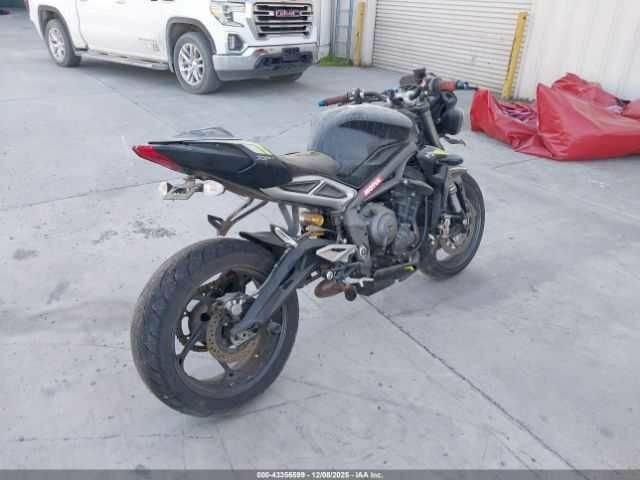 Тріумф Стріт Тріпл, об'ємом двигуна 0.77 л та пробігом 0 тис. км за 2100 $, фото 3 на Automoto.ua