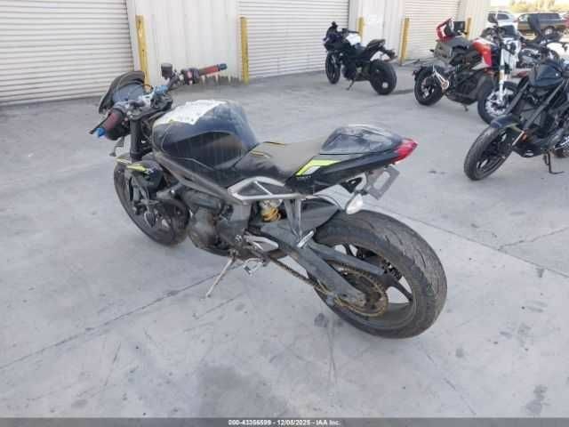 Тріумф Стріт Тріпл, об'ємом двигуна 0.77 л та пробігом 0 тис. км за 2100 $, фото 2 на Automoto.ua