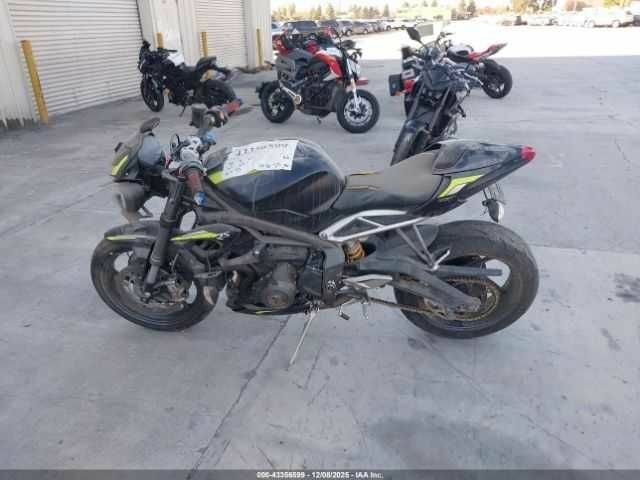 Тріумф Стріт Тріпл, об'ємом двигуна 0.77 л та пробігом 0 тис. км за 2100 $, фото 7 на Automoto.ua