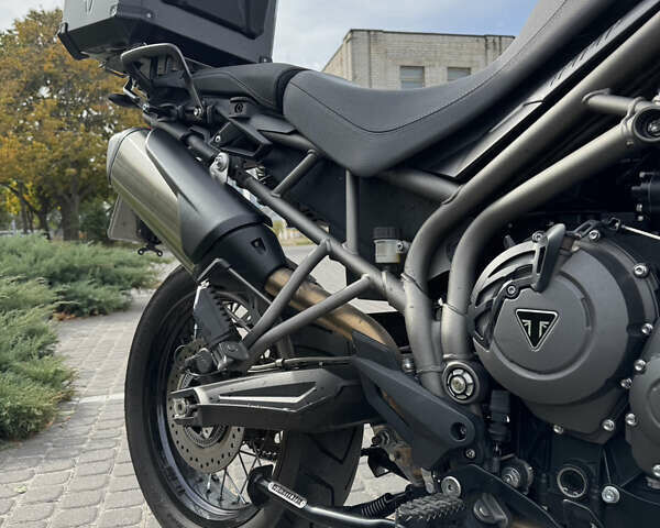 Черный Триумф Тигр, объемом двигателя 0.8 л и пробегом 19 тыс. км за 13899 $, фото 5 на Automoto.ua