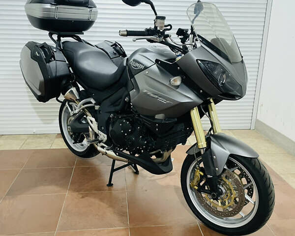 Сірий Тріумф Тігр, об'ємом двигуна 1.05 л та пробігом 40 тис. км за 8400 $, фото 25 на Automoto.ua