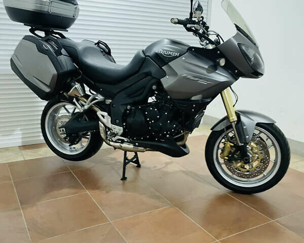 Сірий Тріумф Тігр, об'ємом двигуна 1.05 л та пробігом 40 тис. км за 8400 $, фото 33 на Automoto.ua