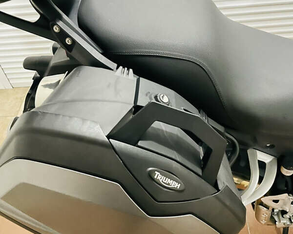 Сірий Тріумф Тігр, об'ємом двигуна 1.05 л та пробігом 40 тис. км за 8400 $, фото 43 на Automoto.ua