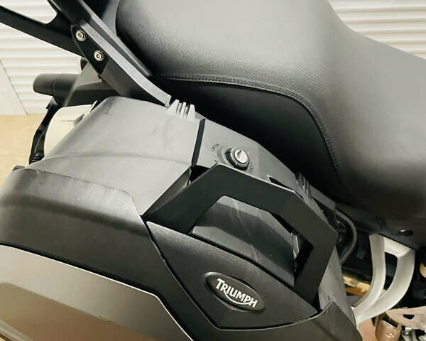 Сірий Тріумф Тігр, об'ємом двигуна 1.05 л та пробігом 40 тис. км за 8400 $, фото 42 на Automoto.ua