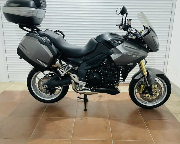 Сірий Тріумф Тігр, об'ємом двигуна 1.05 л та пробігом 40 тис. км за 8400 $, фото 44 на Automoto.ua