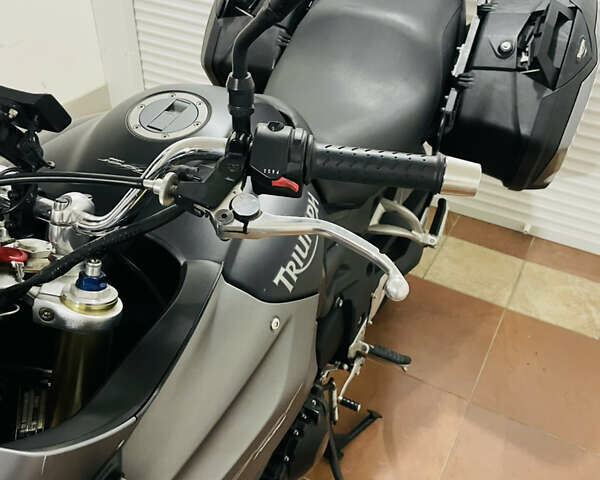 Сірий Тріумф Тігр, об'ємом двигуна 1.05 л та пробігом 40 тис. км за 8400 $, фото 11 на Automoto.ua