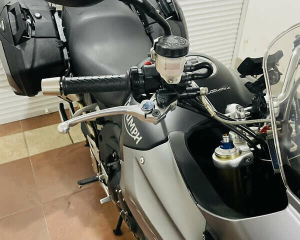 Сірий Тріумф Тігр, об'ємом двигуна 1.05 л та пробігом 40 тис. км за 8400 $, фото 10 на Automoto.ua