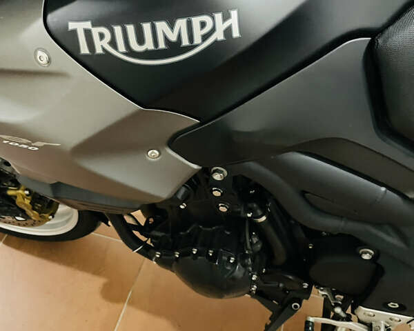 Сірий Тріумф Тігр, об'ємом двигуна 1.05 л та пробігом 40 тис. км за 8400 $, фото 22 на Automoto.ua