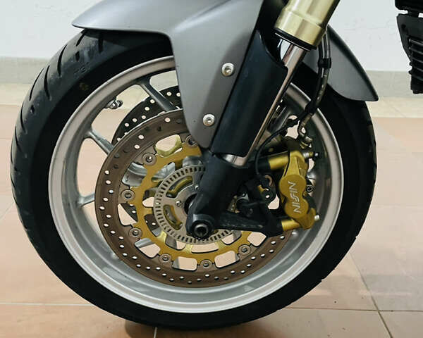 Сірий Тріумф Тігр, об'ємом двигуна 1.05 л та пробігом 40 тис. км за 8400 $, фото 3 на Automoto.ua