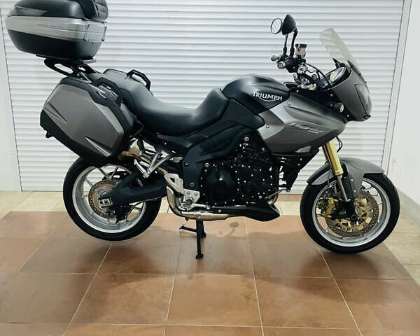 Сірий Тріумф Тігр, об'ємом двигуна 1.05 л та пробігом 40 тис. км за 8400 $, фото 35 на Automoto.ua