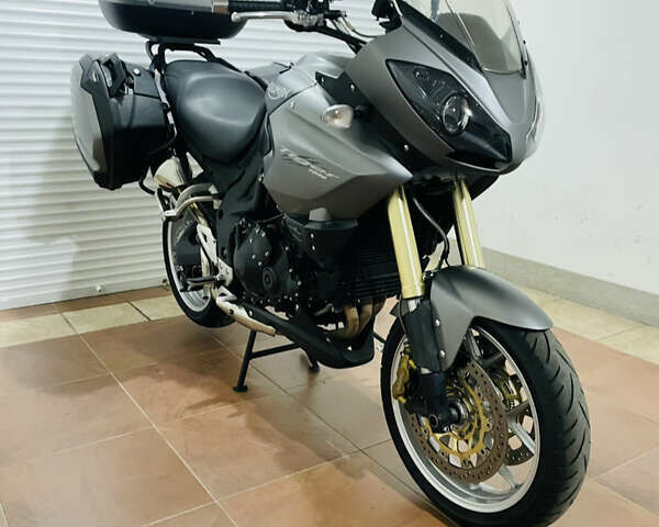 Сірий Тріумф Тігр, об'ємом двигуна 1.05 л та пробігом 40 тис. км за 8400 $, фото 2 на Automoto.ua