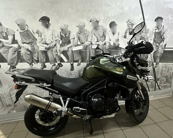 Триумф Тигр 2013 в Черкассах на Automoto.ua Зеленый Триумф Тигр, объемом двигателя 1.2 л и пробегом 8 тыс. км за 8000 $, фото 2 на Automoto.ua
