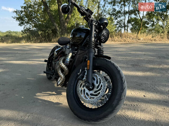 Черный Триумф Bobber, объемом двигателя 1.2 л и пробегом 5 тыс. км за 20000 $, фото 3 на Automoto.ua