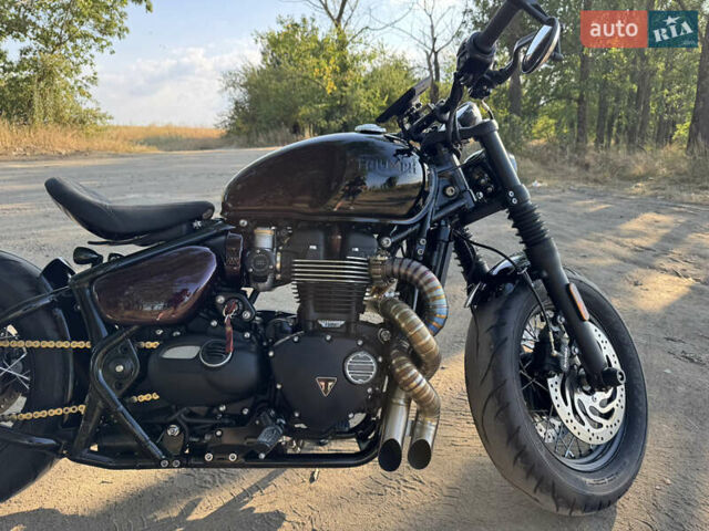 Черный Триумф Bobber, объемом двигателя 1.2 л и пробегом 5 тыс. км за 20000 $, фото 2 на Automoto.ua