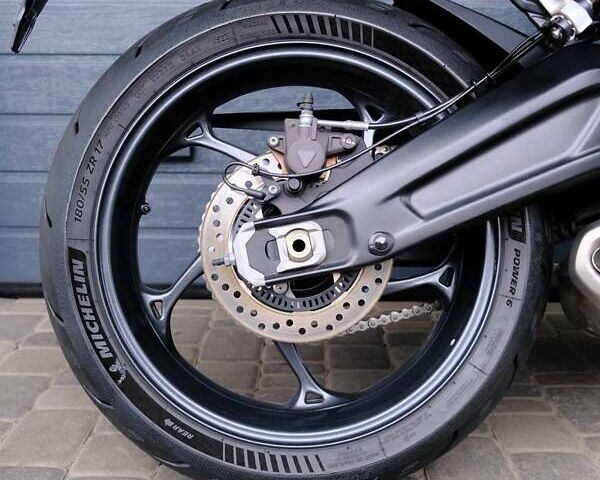 Белый Триумф Daytona 660, объемом двигателя 0.66 л и пробегом 1 тыс. км за 11500 $, фото 8 на Automoto.ua