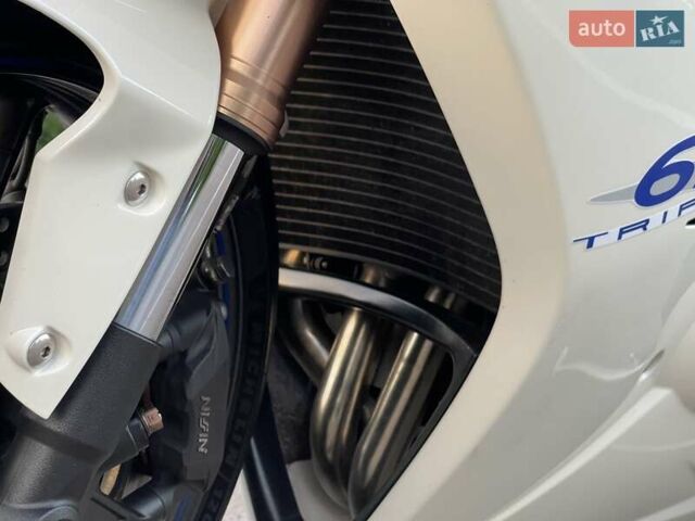 Белый Триумф Daytona 675, объемом двигателя 0.68 л и пробегом 25 тыс. км за 6500 $, фото 14 на Automoto.ua